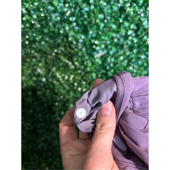 Lululemon Tracker Mid Rise Shorts Size 4 Purple - Picture 4 of 5
